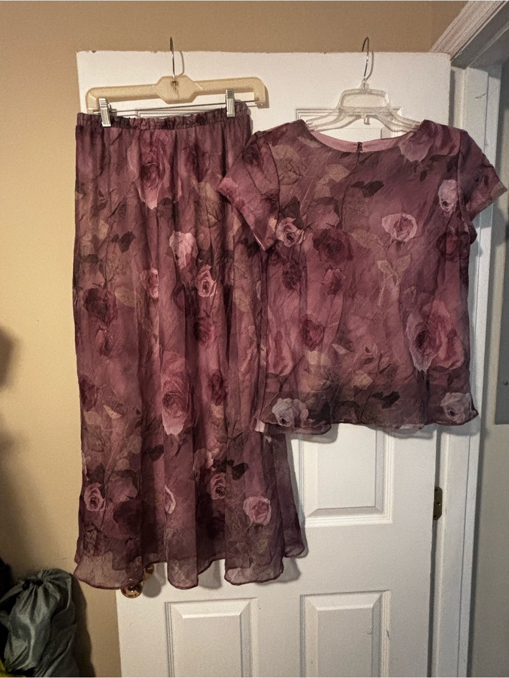 Jessica Howard Rose Floral Chiffon Two-Piece Skirt Set in Mauve